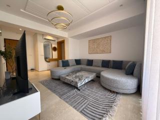 Luxury Apartment & Prime Location - 2