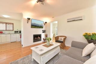 Olive Grove 3 1 Bedroom Villa with large Bath - 7