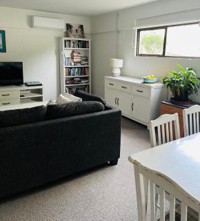 Waikaraka Beach, spacious & very comfortable - 9