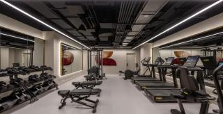 Back-Bay Central Condo w Roof top Gym & Parking - 5