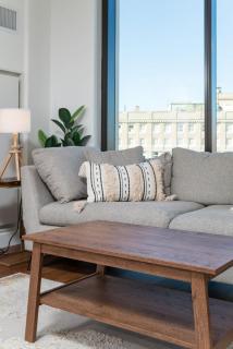 Back-Bay Central Condo w Roof top Gym & Parking - 3