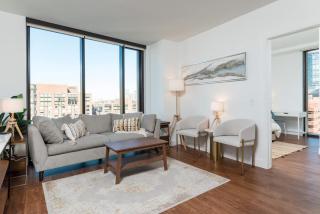Back-Bay Central Condo w Roof top Gym & Parking - 1
