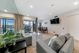 Elegant Waterfront Apartment with Harbour View - 7