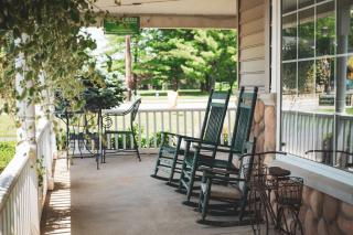 Hearthstone Inn & Suites - 6