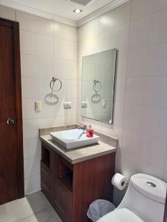 Hermosa suite vista al río con piscina y jacuzzi RF2-504 - 1