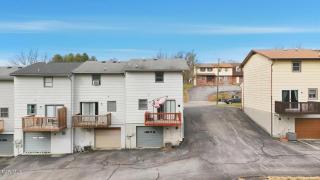 Townhouse with Pool Mins from Hard Rock and Racetrack - 6