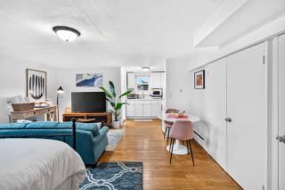 Oversized Renovated Furnished Studio Near Longwood - 9