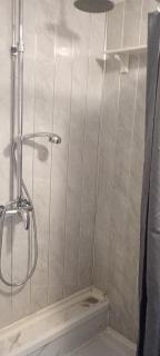 Small double self contained room central Torquay - 8