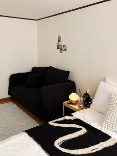Sinnonhyeon Station 3-minute walk, Gangnam Plastic Surgery Hospital, ideal for shopping, airport bus, washer and dryer, 2BR, free luggage storage - 1