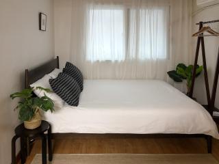 Sinnonhyeon Station 3-minute walk, Gangnam Plastic Surgery Hospital, ideal for shopping, airport bus, washer and dryer, 2BR, free luggage storage - 6