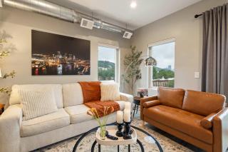 New Chic Condo in Pittsburgh - 3