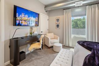 New Chic Condo in Pittsburgh - 7