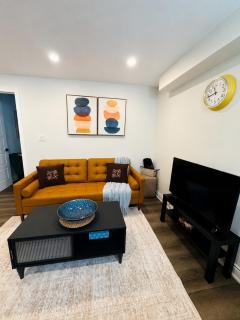 Modern 2BR Private Suite with Self Check-In Full Kitchen - 3