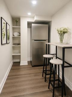 Modern 2BR Private Suite with Self Check-In Full Kitchen - 1