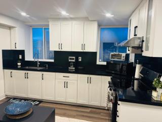Modern 2BR Private Suite with Self Check-In Full Kitchen - 2