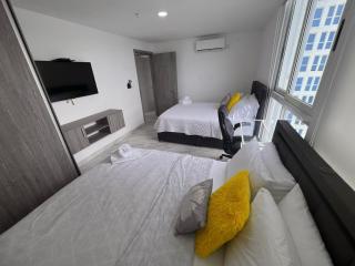 Balboa Avenue Sky Suites - 7