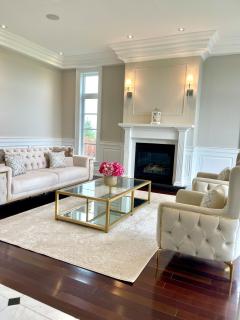 7000sqft Mansion, 6 Bed, 1 Acre, Pool, 12 parking - 0