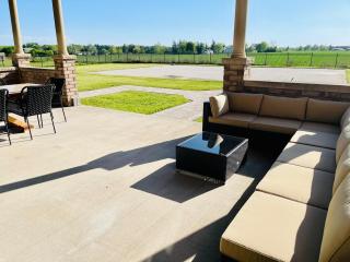 7000sqft Mansion, 6 Bed, 1 Acre, Pool, 12 parking - 7