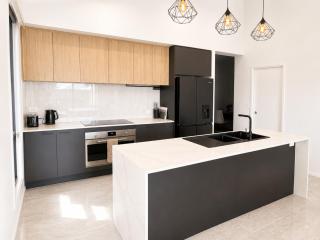 Spacious Family Retreat In Greenbank - 9
