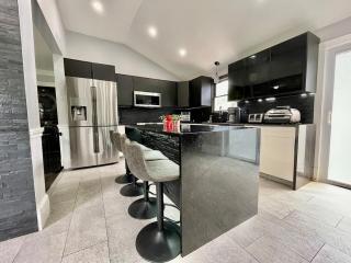 Modern Luxurious Home - 7