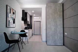 "Ibiza Apartments" by Arcadia Sky - студія з патіо - 5 хвилин до моря - зона BBQ - паркінг - укриття - швидке заселення - 5