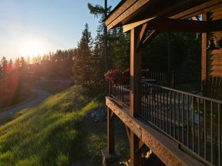 Sky House Whitefish • Ski-In/Out + Hot Tub + Views - 2