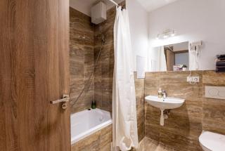 Brand new studio apartment #50 FREE PARKING close to center - 6