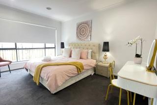 Comfort Retreat VIC Officer 5BR WiFi Parking - 3