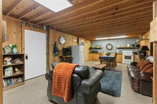 Spacious & Unique Cabin l Sleeps 10 l Brimstone Access l Hot Tubs - 7