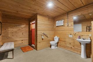 Spacious & Unique Cabin l Sleeps 10 l Brimstone Access l Hot Tubs - 2