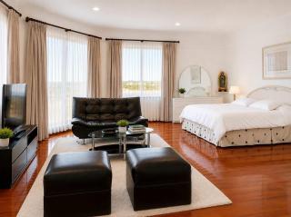 3BR Sky Oasis Penthouse with City Views Parking Country Club Zone - 8