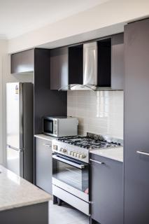 StayAU Charming 4BR Retreat in Wyndham Vale - 3