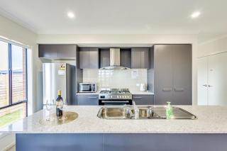StayAU Charming 4BR Retreat in Wyndham Vale - 1