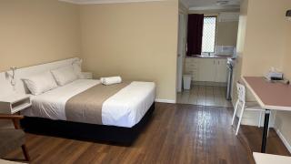 Jefferys Motel - 1