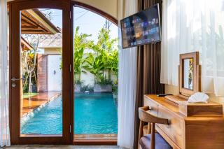 VILLA ATAO NYANYI BEACH - In front of entrance to NUANU - 3