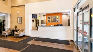 Comfort Inn & Suites - 5