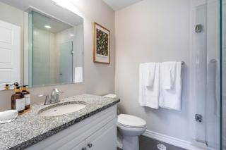 Opulent Chic Town Home in the Heart of Oakville - 4