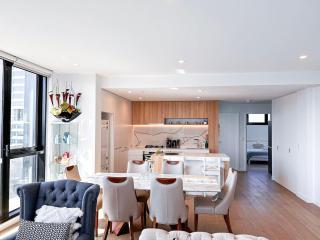 StayAU Elegant 3BR Penthouse with Stunning Views - 7