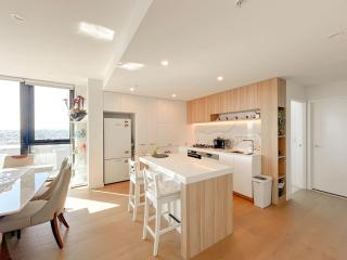 StayAU Elegant 3BR Penthouse with Stunning Views - 4