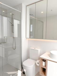 StayAU Elegant 3BR Penthouse with Stunning Views - 1