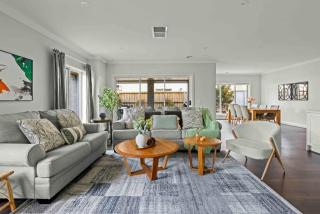 StayAU Contemporary 5BRM Families Home Point Cook - 0