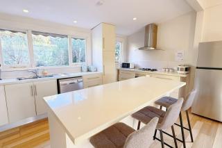 StayAU 2BR Home with Stunning Views in Tasmania - 9
