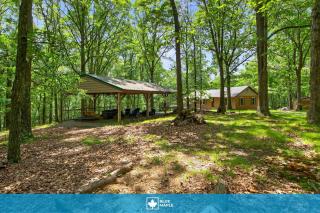 Cozy 3BR chalet w hot tub & BBQ grill - 0