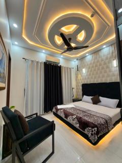 Luxury 3 Bed House in DHA Lahore near Airport and Raya - 0