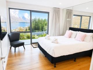 Lake View Apartment Queenstown - 4