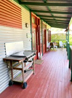 StayAU Ironbark Cottage Romantic Retreat Dandenong - 4