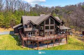 Log Cabin w Fireplace Screened Porch Deck & WiFi - 0