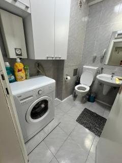 The Cousin Apartment - Free Parking Available - 2