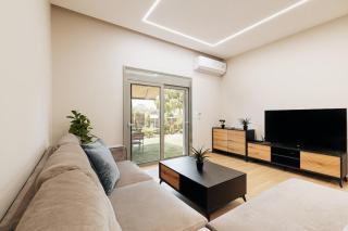 Chalkida Escape Luxury Garden Retreat - 2