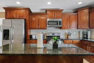 Atlanta Family Retreat Stylish 4BR Sleeps 8 - 1